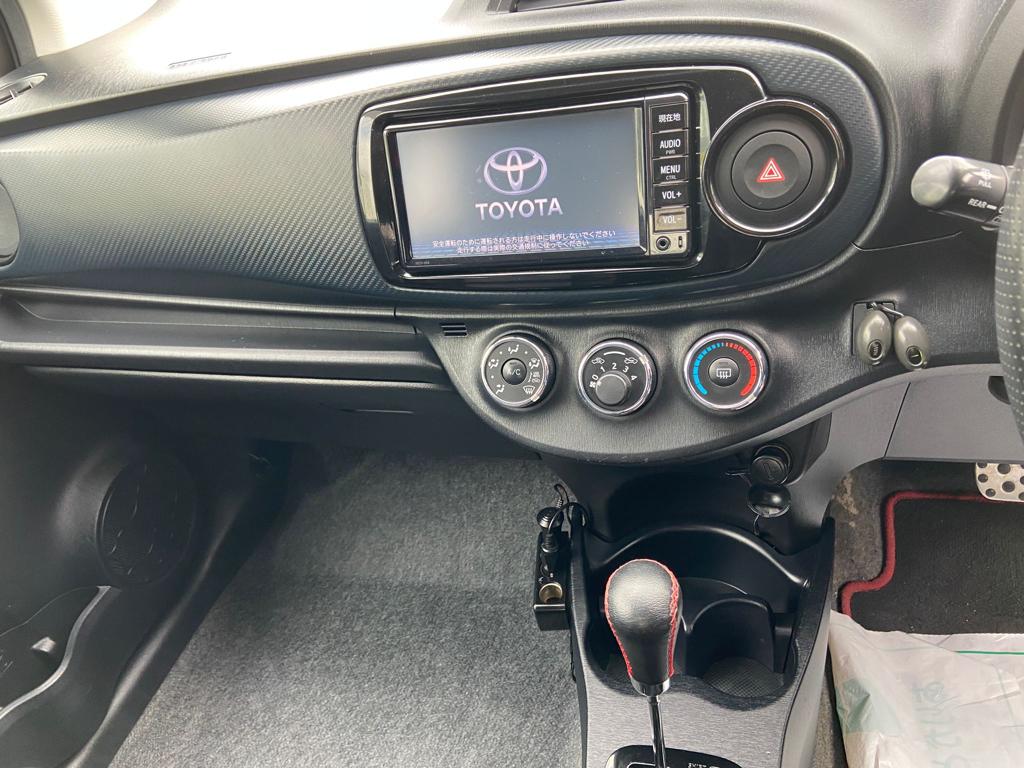 2011 Toyota Vitz RS